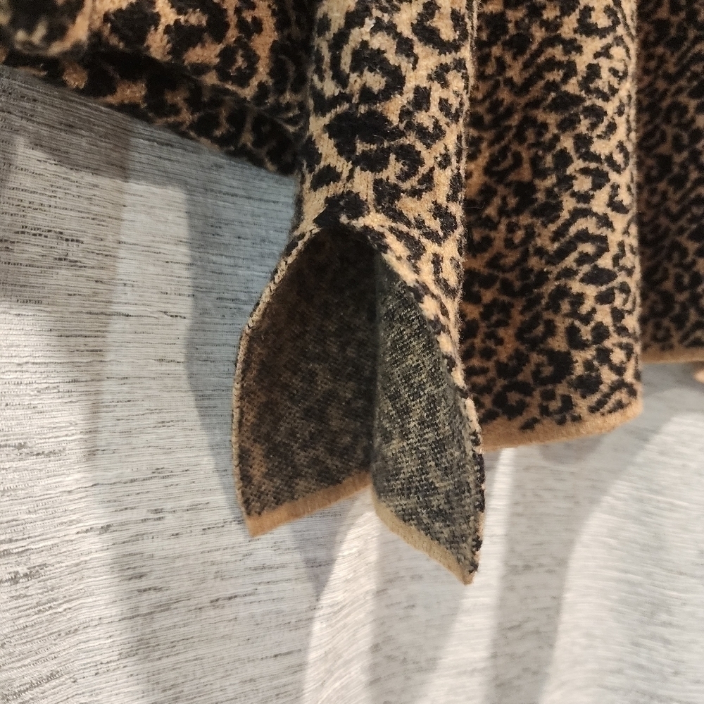 Tahari  2XL Leopard Print 3/4 Sleeve Stretch Knit Cuffed Sleeves - Picture 4 of 6